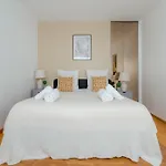 Grand Logement Moderne Avec 4 Chambres A Paris 15ᵉ
